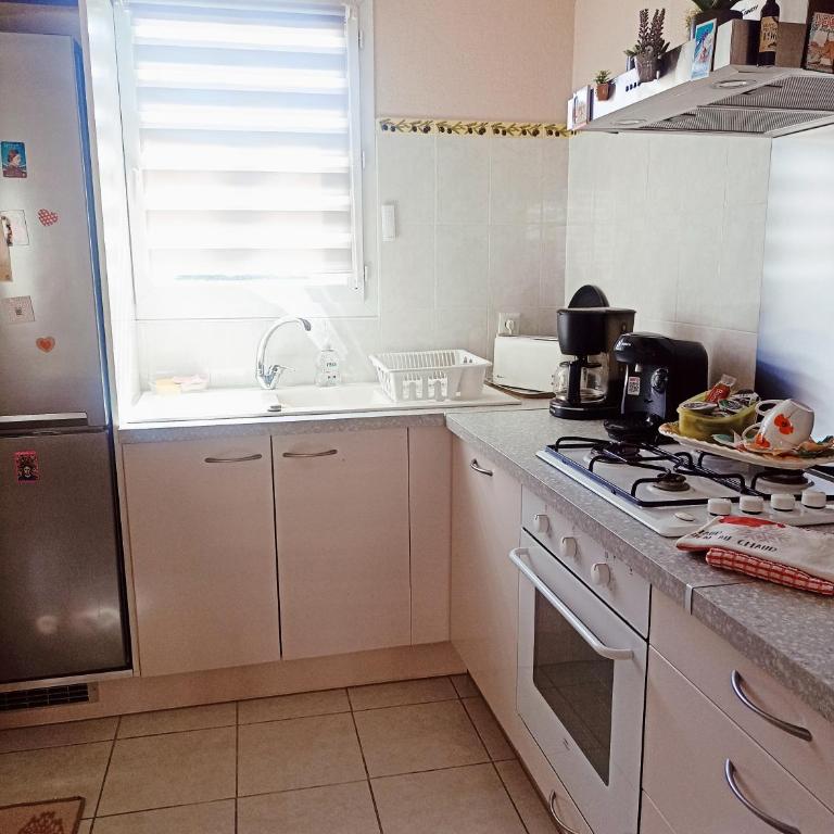 Mauguio-Village Apt T2 Tout Confort, Lumineux, Clim, Wifi, Balcon, parking couvert, 15 mn de la mer, de Montpellier - Appartement 1 Chambre - 6