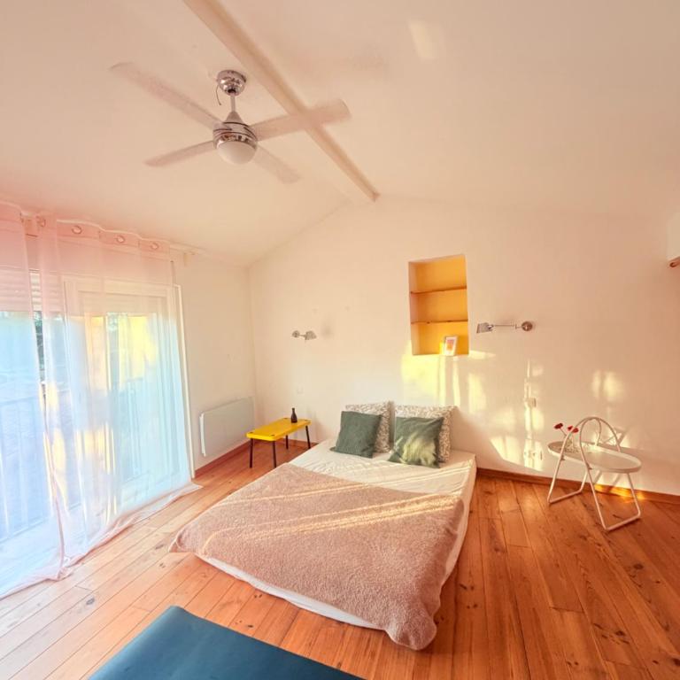Bormes center 75 m2 artistic stay 2 to 4 people - Two-Bedroom Apartment - 36
