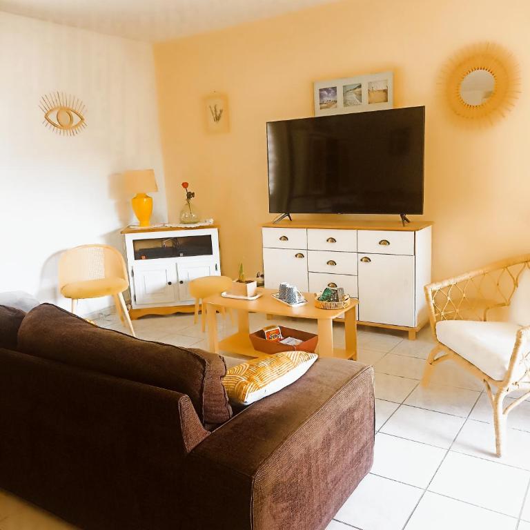 Mauguio-Village Apt T2 Tout Confort, Lumineux, Clim, Wifi, Balcon, parking couvert, 15 mn de la mer, de Montpellier - Appartement 1 Chambre - 2