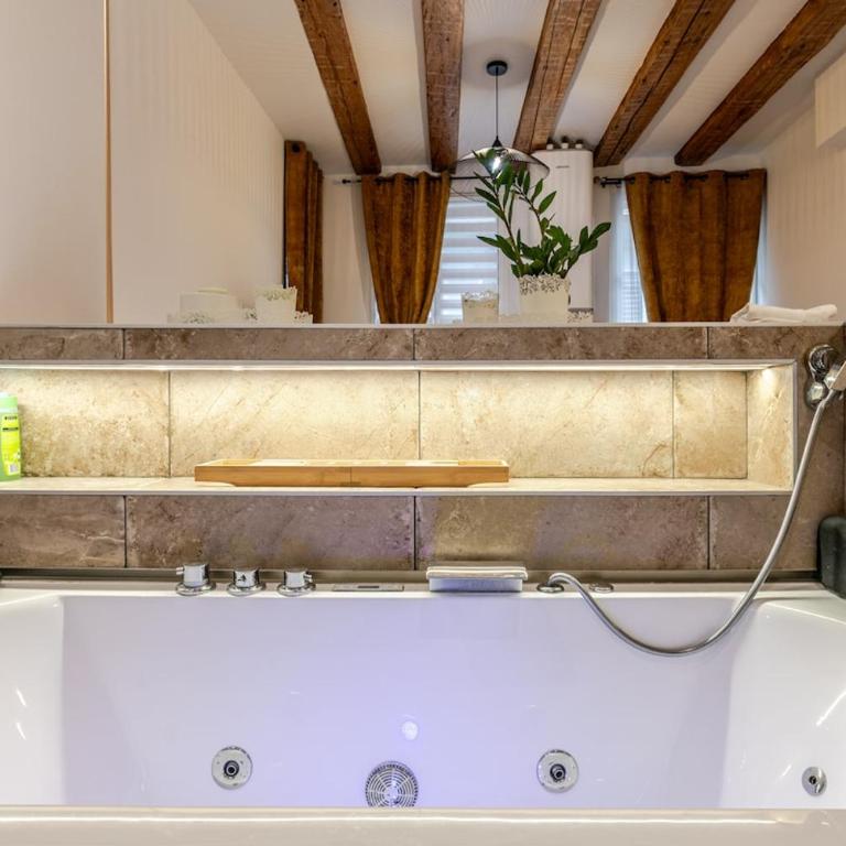 Studio spa charme alsacien Hypercentre cathédrale - Appartement 1 Chambre - 4