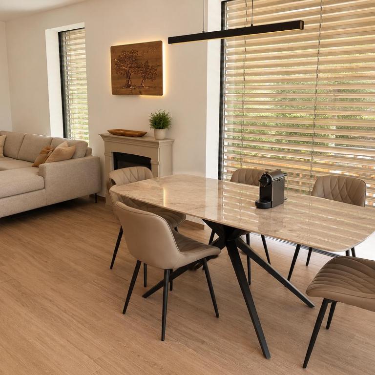 SalvatoreHomes - Casa Serenia - Ultra Luxury Duplex in the Heart of Bardolino with Dream Garden & Direct Infinity Pool Access - Maisonette-Apartment - 11