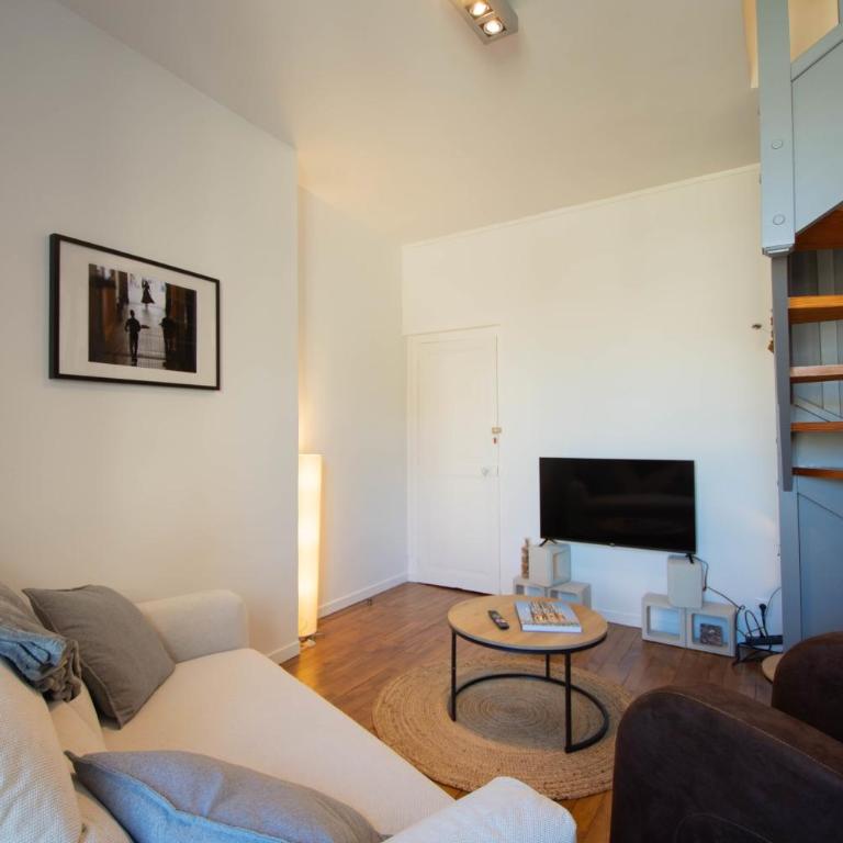 The Lioness of Orléans Spacious & Bright 2-Bedroom - Appartement - 24
