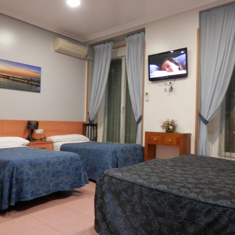 Hostal del Pez Azul - Comfort Quadruple Room - 3