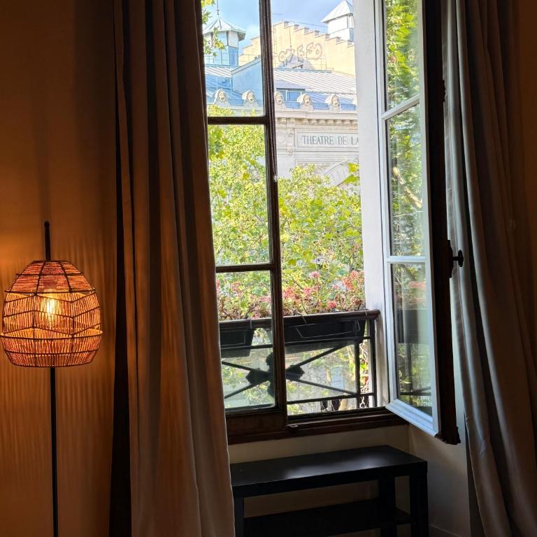 Studio Lumineux Central dans le Marais - Saint-Martin - Appartement Supérieur - Vue sur Ville - 1