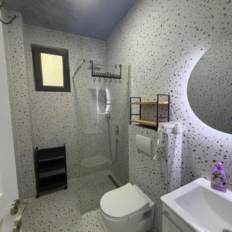 Sarah Apartments - One-Bedroom Apartment - 5