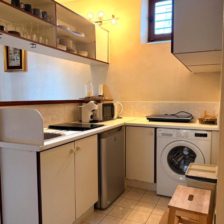 Studio Lumineux Central dans le Marais - Saint-Martin - Appartement Supérieur - Vue sur Ville - 4