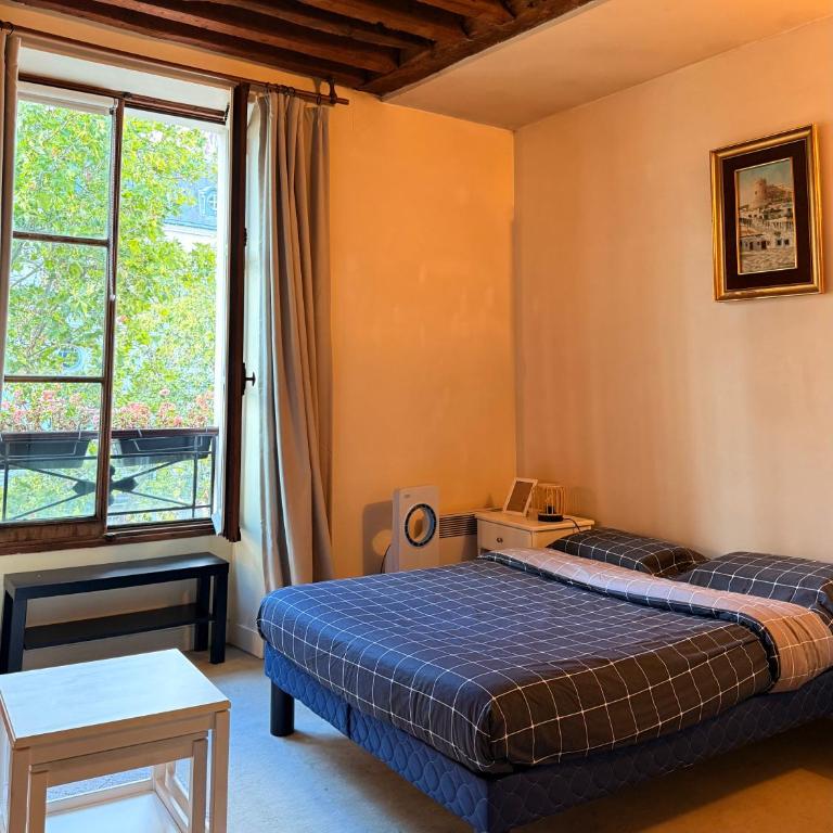 Studio Lumineux Central dans le Marais - Saint-Martin - Appartement Supérieur - Vue sur Ville - 3