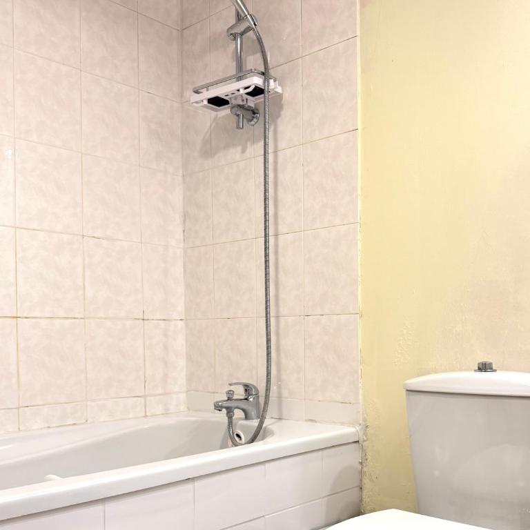 Studio Lumineux Central dans le Marais - Saint-Martin - Appartement Supérieur - Vue sur Ville - 9