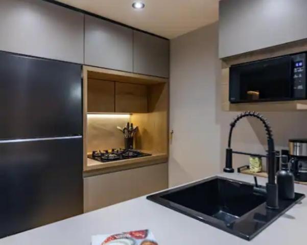 Apartamento en el Poblado Medellín con jacuzzi, 3 habitaciones recién remodelado - Three-Bedroom Apartment - 8