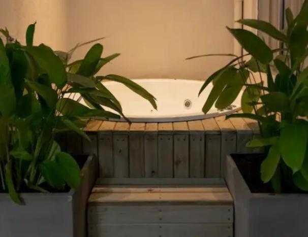 Apartamento en el Poblado Medellín con jacuzzi, 3 habitaciones recién remodelado - Three-Bedroom Apartment - 9