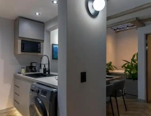 Apartamento en el Poblado Medellín con jacuzzi, 3 habitaciones recién remodelado - Three-Bedroom Apartment - 12