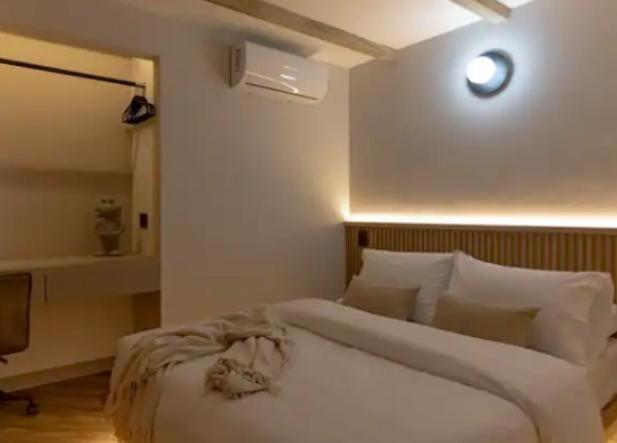 Apartamento en el Poblado Medellín con jacuzzi, 3 habitaciones recién remodelado - Three-Bedroom Apartment - 14