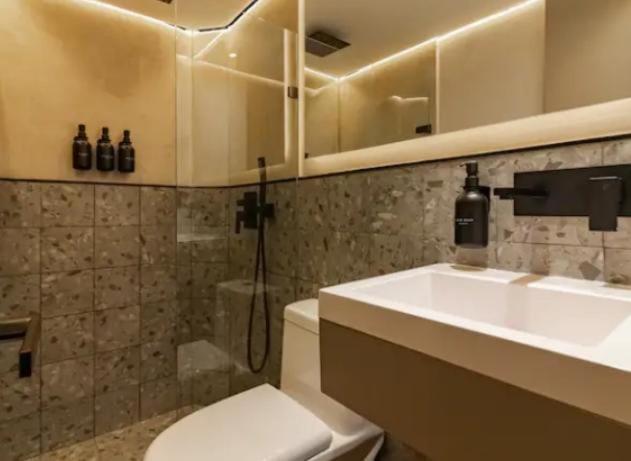 Apartamento en el Poblado Medellín con jacuzzi, 3 habitaciones recién remodelado - Three-Bedroom Apartment - 16