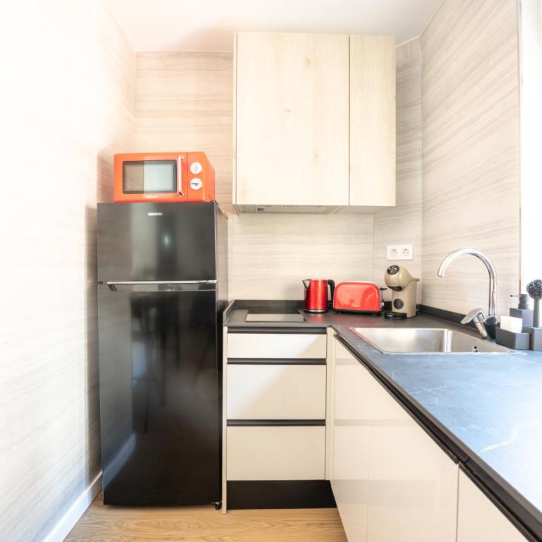 LUJO Maquina Arcade, Patinetes, Netflix y Parking - Apartamento - 9