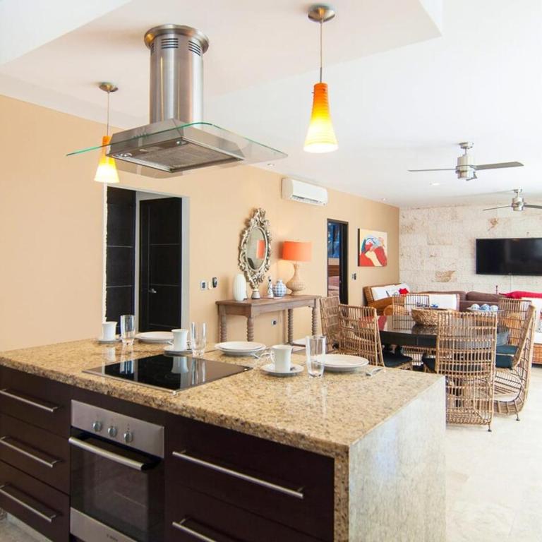 Exceptional Location Near Beach, Pool-View Balcony - Apartment - 14