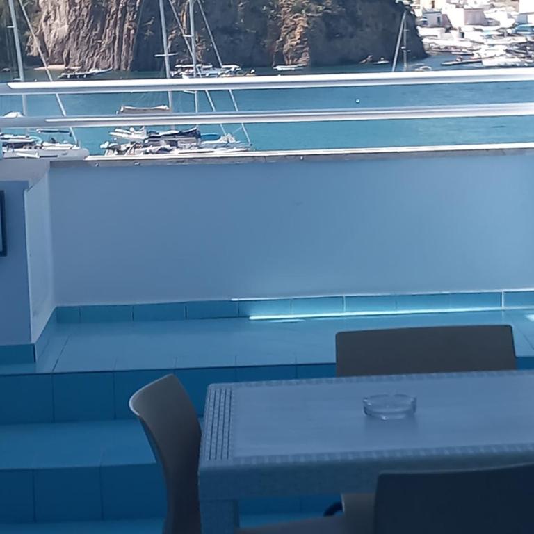 Hotel La Baia - Camera Familiare con Terrazza - 6