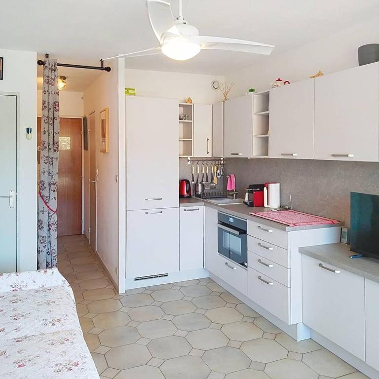 Charmant Studio avec Piscine, Tennis, Parking et Accès Direct Plage - Bormes-les-Mimosas - FR-1-610-30 - Studio - 5