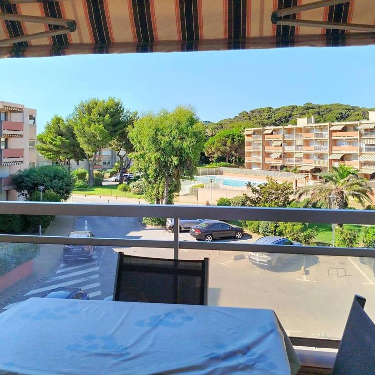 Charmant Studio avec Piscine, Tennis, Parking et Accès Direct Plage - Bormes-les-Mimosas - FR-1-610-30 - Studio - 1