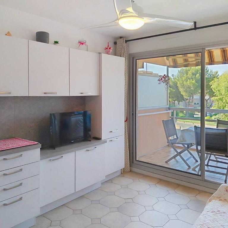 Charmant Studio avec Piscine, Tennis, Parking et Accès Direct Plage - Bormes-les-Mimosas - FR-1-610-30 - Studio - 6