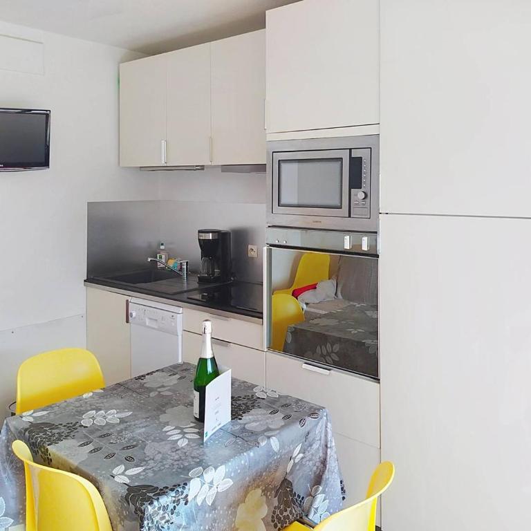 Studio lumineux avec terrasse 15m², parking, La Favière - FR-1-610-126 - Studio - 10