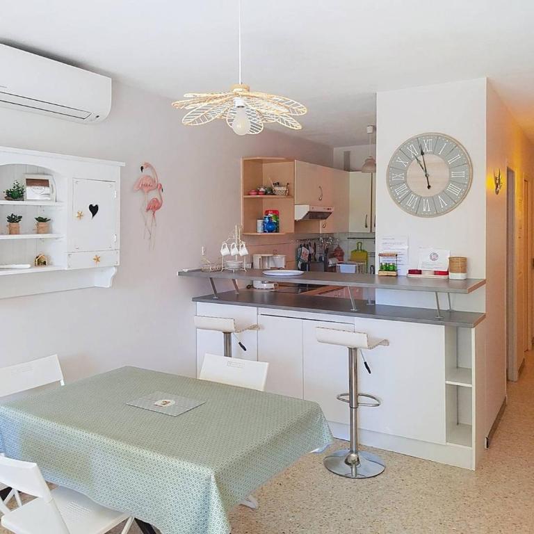 Appartement T2 Climatise avec Loggia à La Favière, Proche Plages et Commerces, Parking Inclus - FR-1-610-2 - Appartement (4 Adultes) - 6