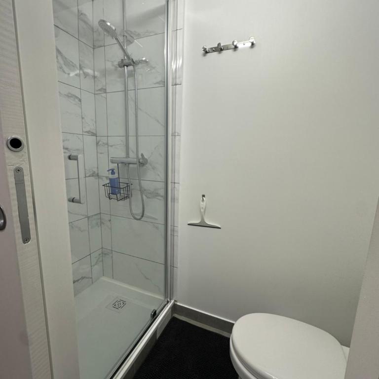 Hôte D'Azur - Guesthouse - Chambre Quadruple avec Salle de Bains Privative - 4