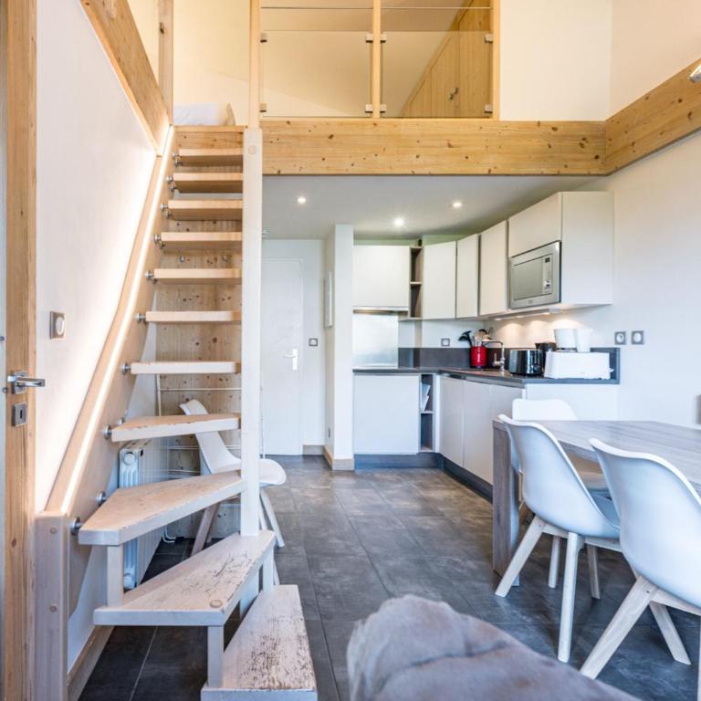 Studio rénové avec mezzanine – Centre Val-d'Isère - FR-1-518-123 - Studio - 12