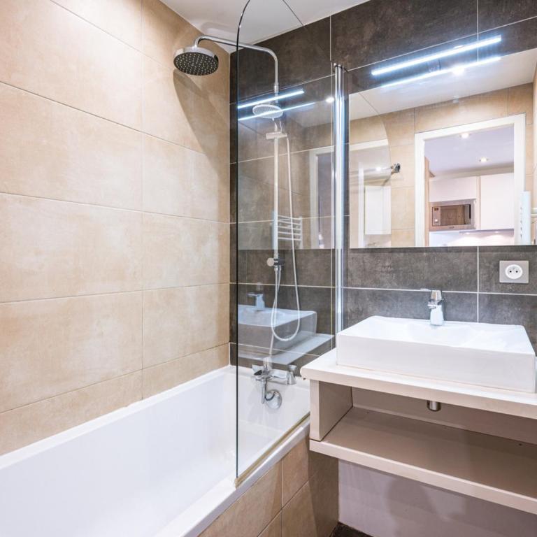 Studio rénové avec mezzanine – Centre Val-d'Isère - FR-1-518-123 - Studio - 18