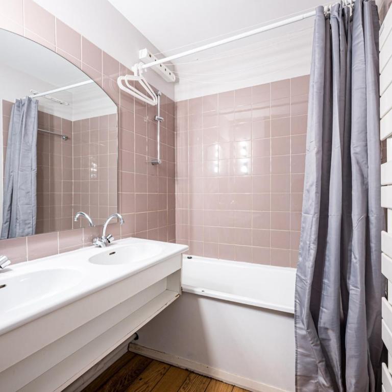 Magnifique appartement familial ski aux pieds, 8 pers, parking inclus - FR-1-518-159 - Appartement - 13