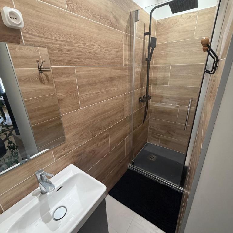 Studio atypique avec filet suspendu & mezzanine - Appartement 1 Chambre - 8