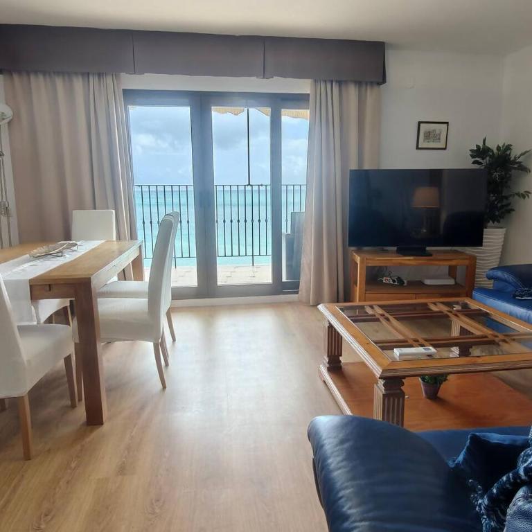 Preciosas vistas al mar en primera línea de Javea - Apartamento de 3 dormitorios - 2