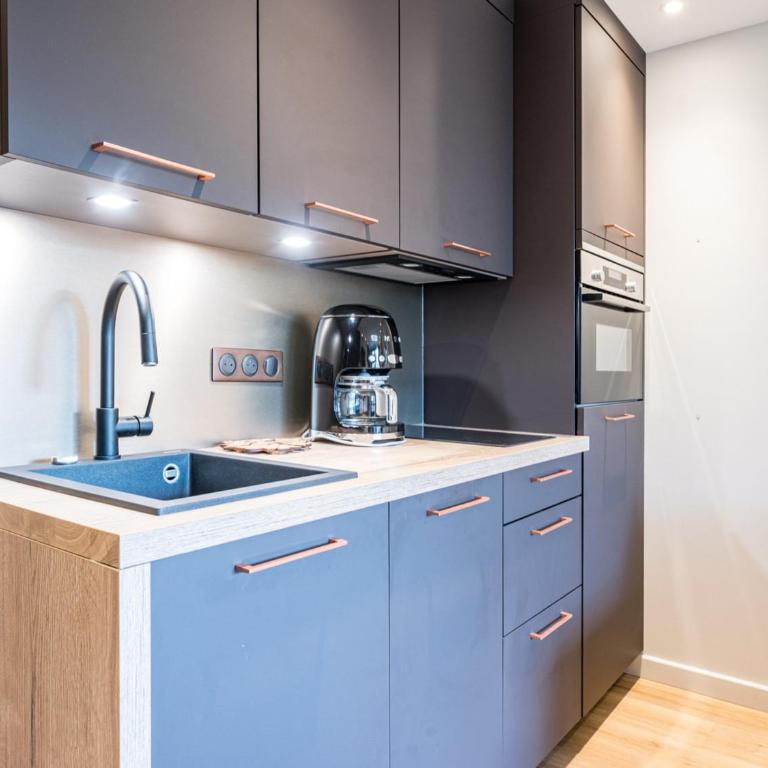 Studio rénové centre-ville Val-d'Isère avec balcon - FR-1-518-167 - Studio - 12