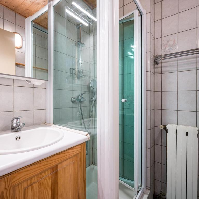 Confort 2 pièces, centre proche, 5 min pistes - FR-1-518-164 - Apartment - 13
