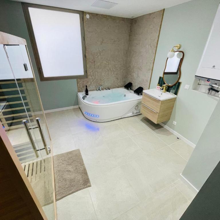La Suite Athénée - Sauna & Balnéo cœur de Rouen - 407 - Studio - 12