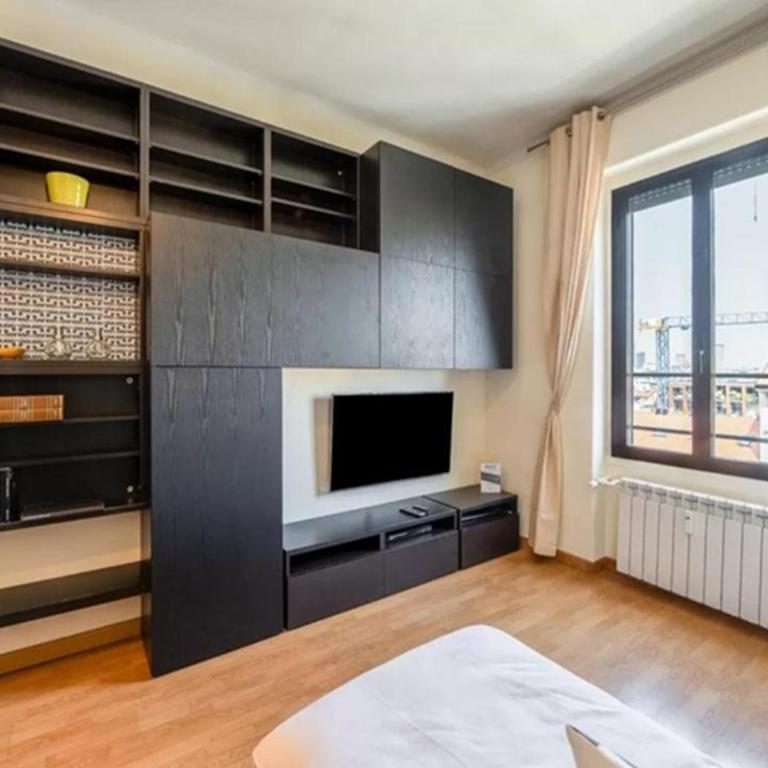 Allegroitalia Corso Concordia - Appartamento con 2 Camere da Letto e Vista Città - 2