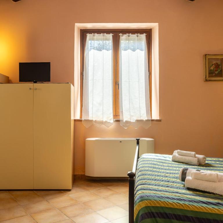 Il Giuncheto Apartments, Pool, Umbrian Countryside - Apartment 4 - 2
