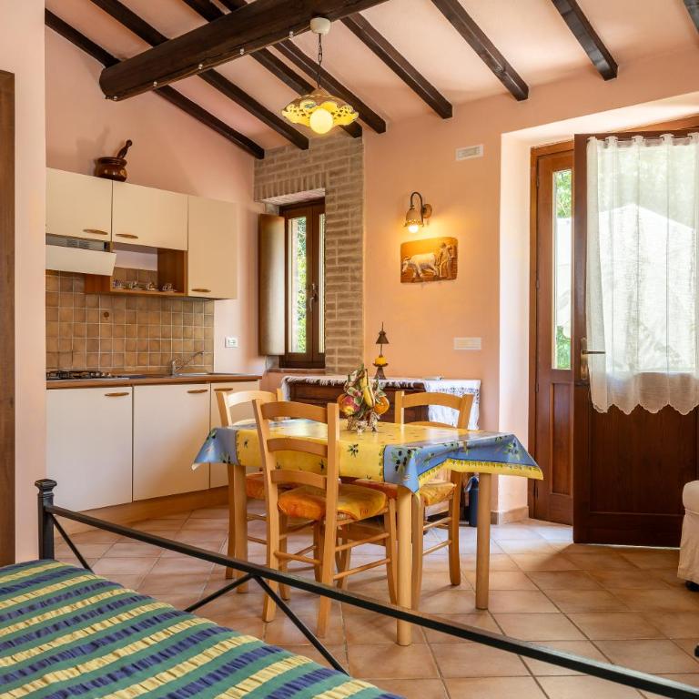 Il Giuncheto Apartments, Pool, Umbrian Countryside - Apartment 4 - 6