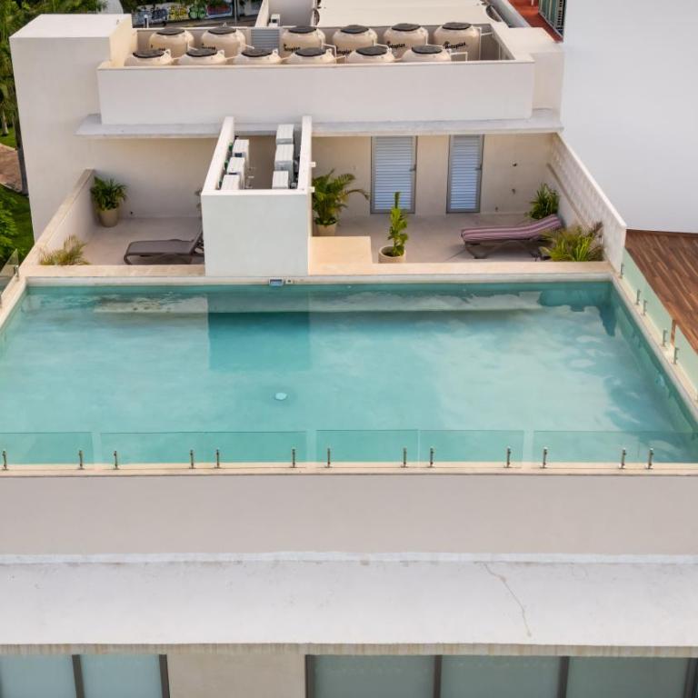 Ideal con rooftop con alberca en la entrada de Zona Hotelera - Apartamento de 2 dormitorios - 25