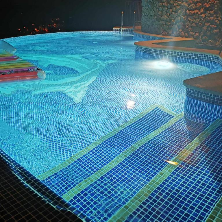 Torre con piscina, barbacoa, wifi. - Chalet Superior - 2