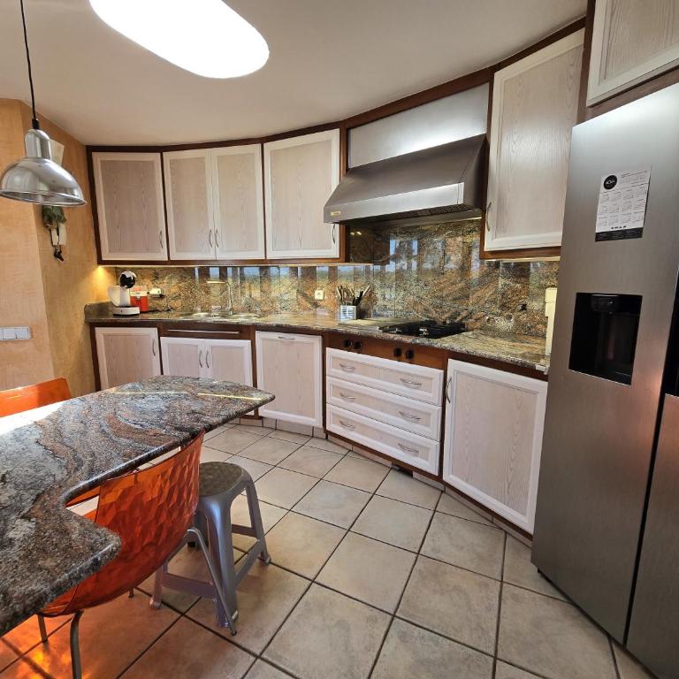 Torre con piscina, barbacoa, wifi. - Chalet Superior - 11