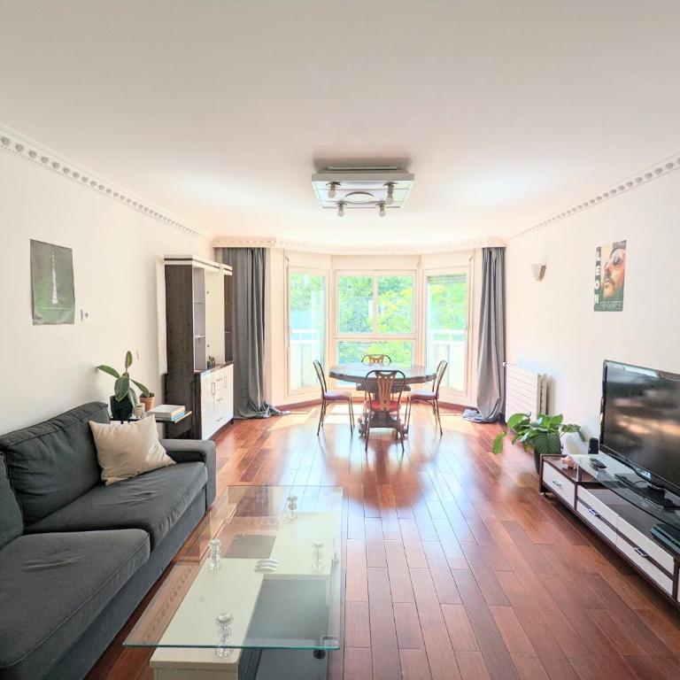 Grand 4 pièces spacieux au cœur de Belleville - Appartement Standard - 1