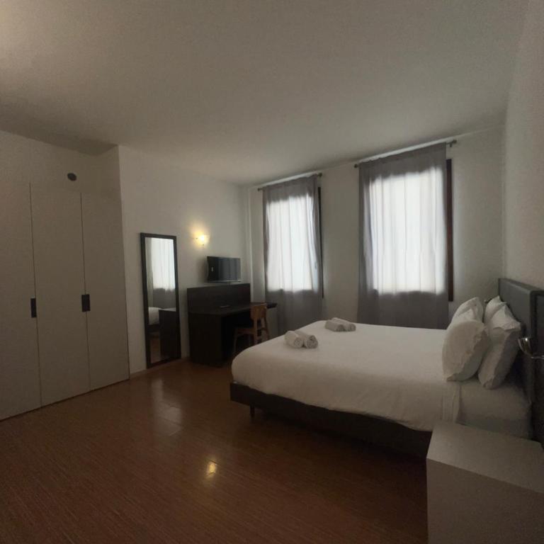 Venice rooms Piazza Ferretto, M9 Museum, Duomo,Teatro Toniolo, Airport, Wi Fi, Central City - Appartement 2 Chambres - 20