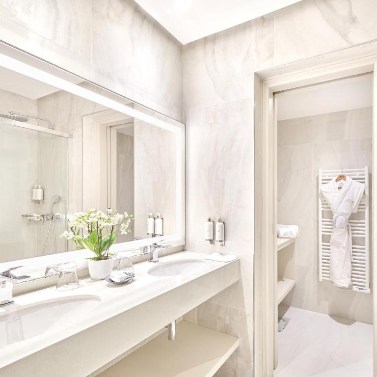 La Réserve de Beaulieu - Classic Zimmer mit Blick auf den Hafen und die Hügel - 1