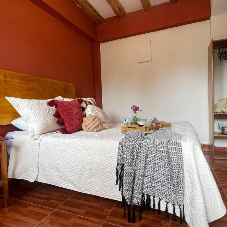 Casa Paqocha Urubamba - Hotel & Garden - Shared Kitchen & Hot Water - Long Stays - Double or Twin Room with Private Bathroom - 5