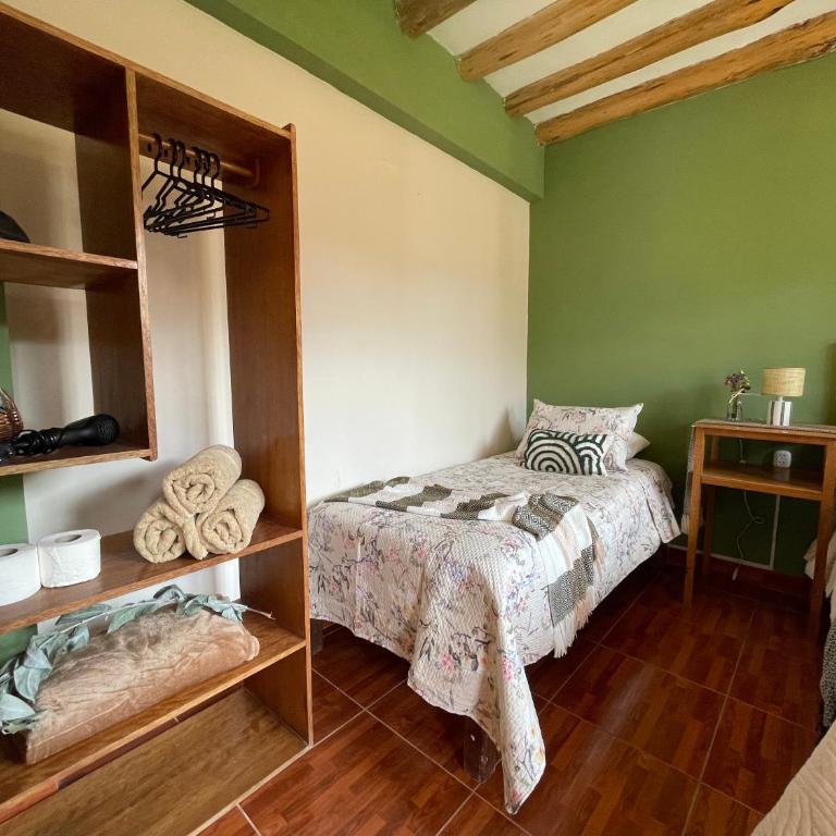 Casa Paqocha Urubamba - Hotel & Garden - Shared Kitchen & Hot Water - Long Stays - Double or Twin Room with Private Bathroom - 8