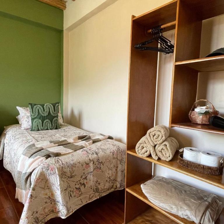 Casa Paqocha Urubamba - Hotel & Garden - Shared Kitchen & Hot Water - Long Stays - Double or Twin Room with Private Bathroom - 10