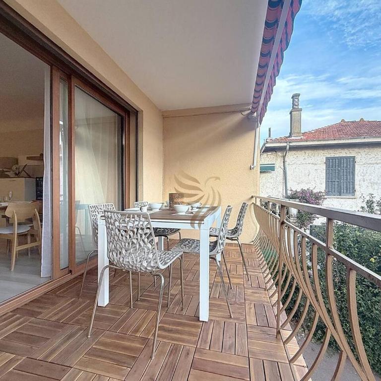 Apt3BR,AC,WiFi, sea view, parking, 3min to beach - Three-Bedroom Apartment - 8
