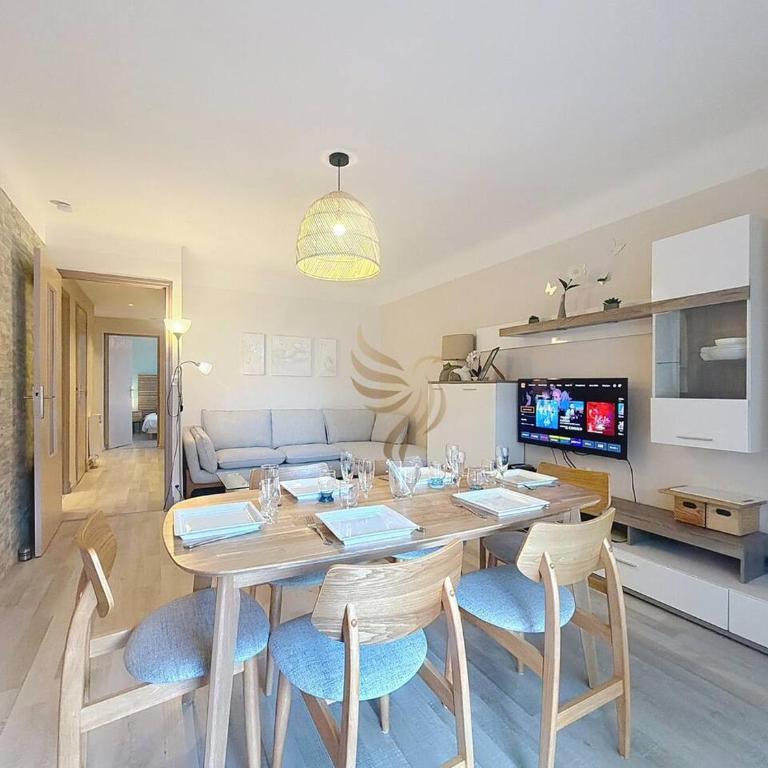 Apt3BR,AC,WiFi, sea view, parking, 3min to beach - Three-Bedroom Apartment - 10