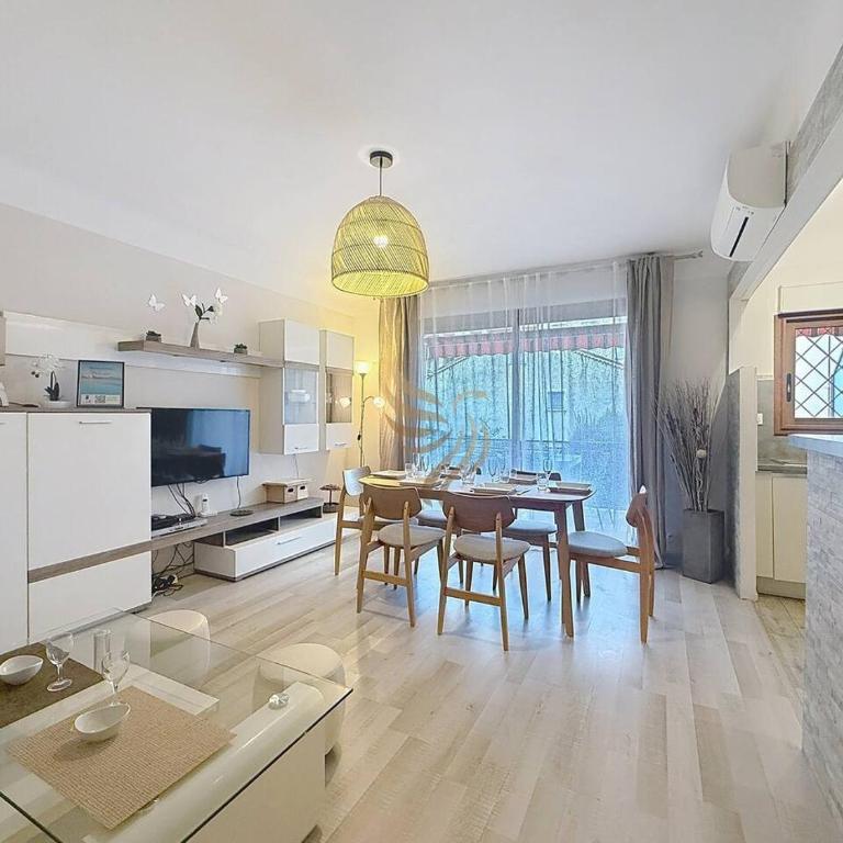 Apt3BR,AC,WiFi, sea view, parking, 3min to beach - Three-Bedroom Apartment - 15