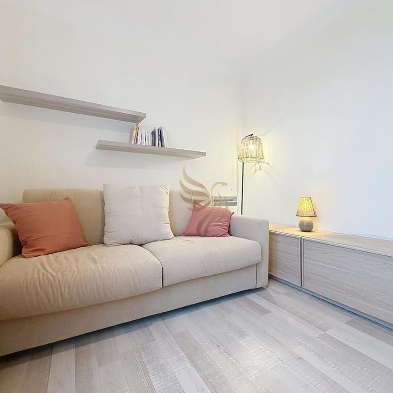 Apt3BR,AC,WiFi, sea view, parking, 3min to beach - Three-Bedroom Apartment - 36